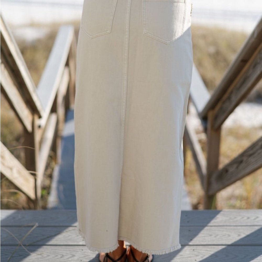 Elegant Cream Midi Skirt - Picture 3 of 5
